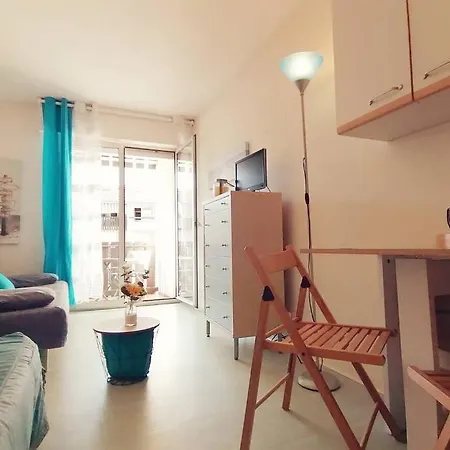 Agreable Studio Avec Terrasse A150m De La Plage